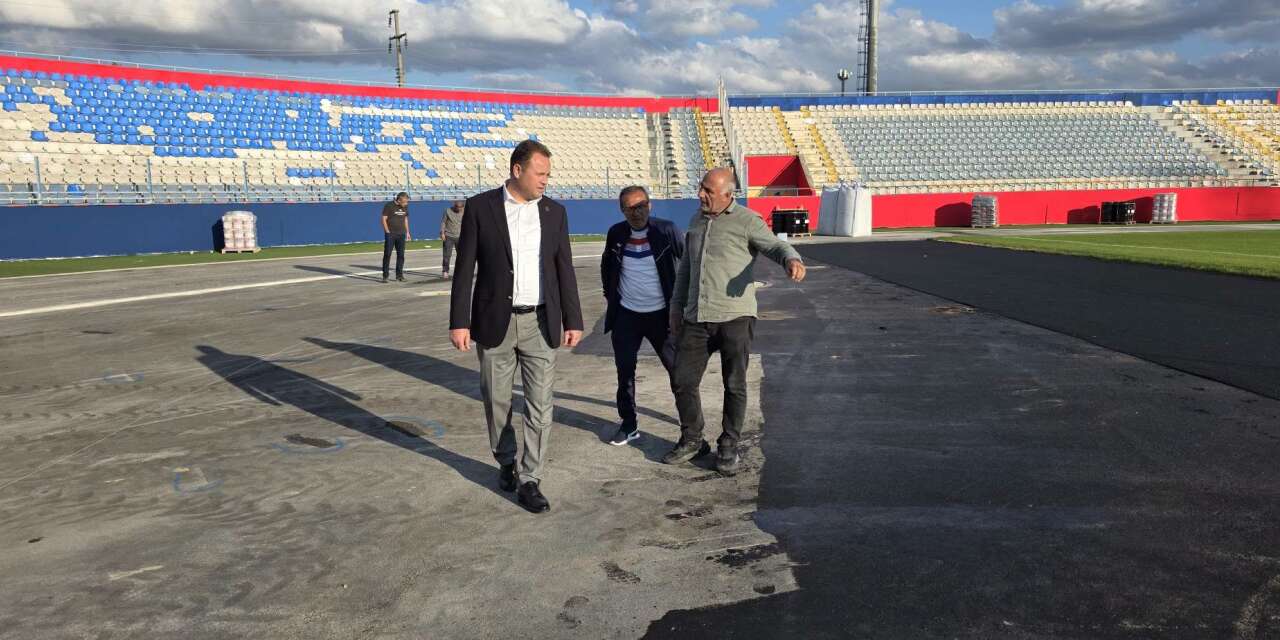 Başpınar Stadyumu’nda çalışmalar hızlandı! Tartan zemin serilmeye başlandı