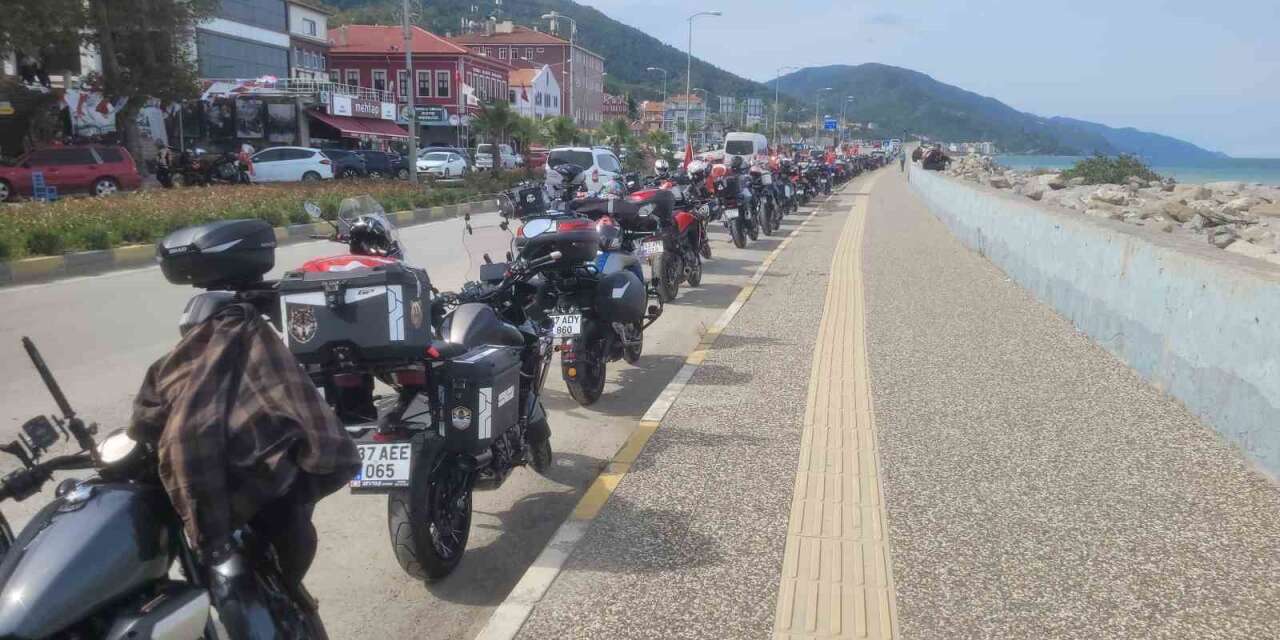 Motosiklet tutkunlarından "İstiklal" sürüşü
