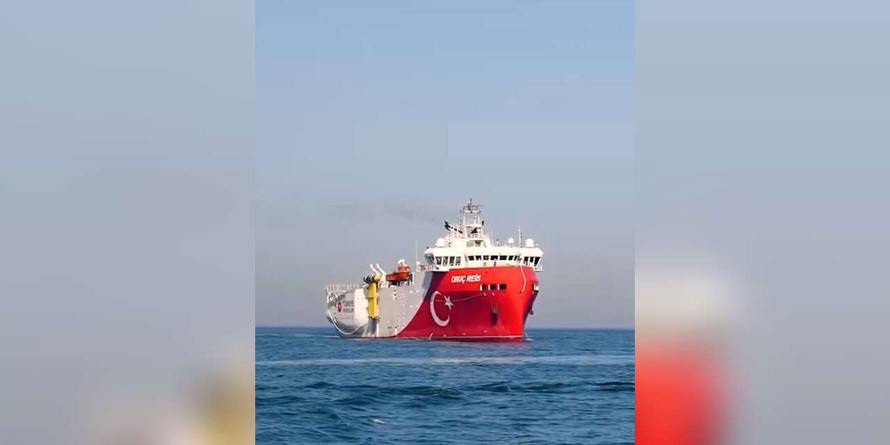 Bakan Bayraktar: "Preveze Deniz Zaferi’nin 488’inci yıl dönümü ve Deniz Kuvvetleri Günü kutlu olsun"