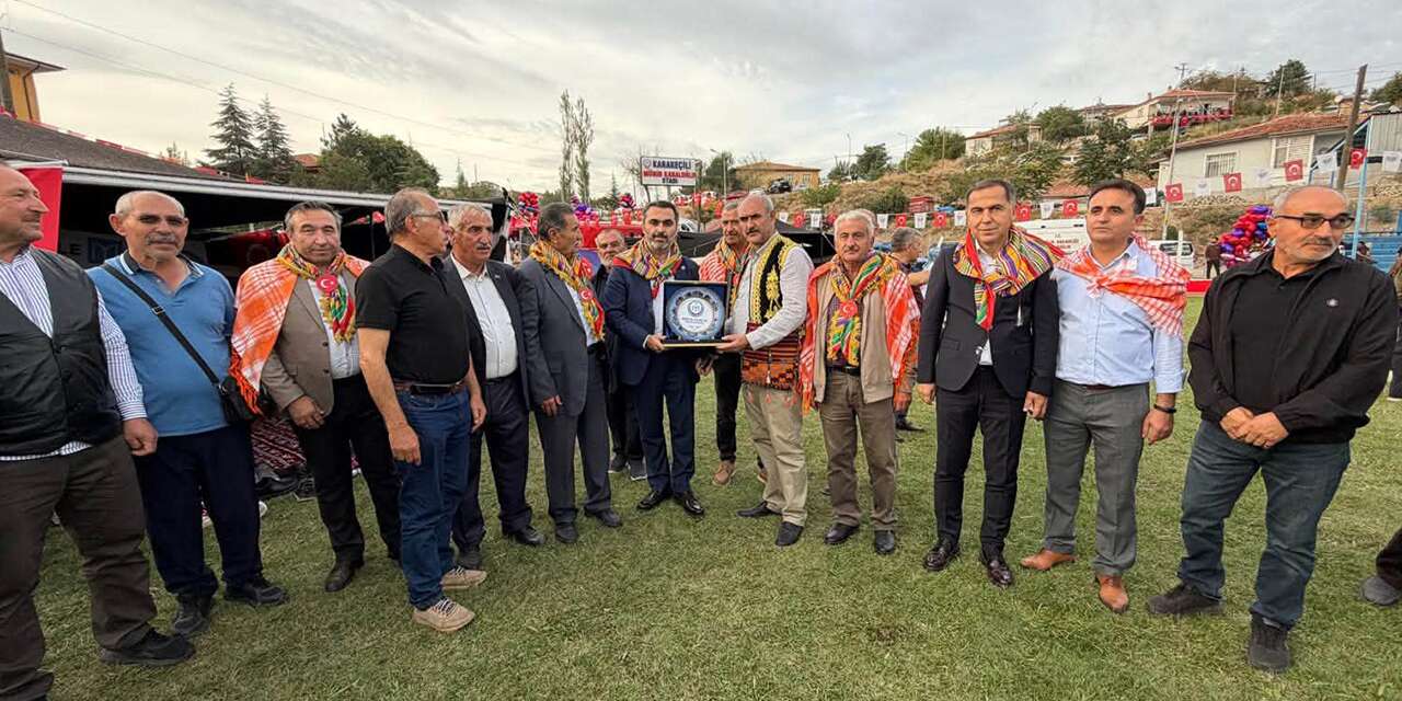 Karakeçili’de 32 yıllık gelenek: Ertuğrul Gazi Şenliği renkli görüntülere sahne oldu