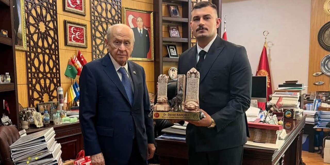 Mikail Can’dan Devlet Bahçeli’ye ziyaret: Özel hazırlanan eseri takdim etti