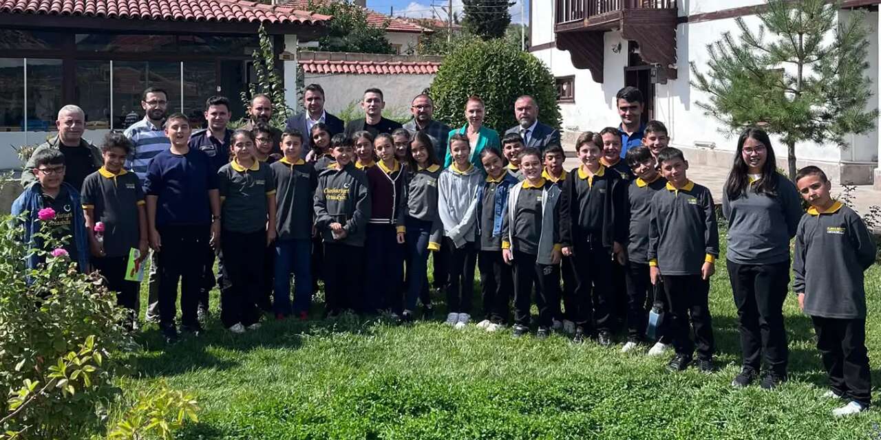 Keskin Kaymakamı Kayatürk öğrencilerle aynı sofrada buluştu
