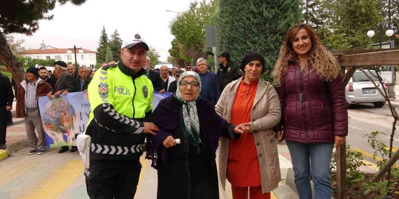 Yozgat’ta 1 Ekim Dünya Yaşlılar Günü’nde farkındalık yürüyüşü düzenlendi