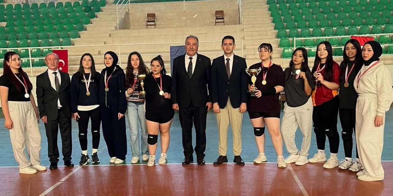 Keskin’de gurur dolu anlar! Genç sporcular ödüllerine kavuştu