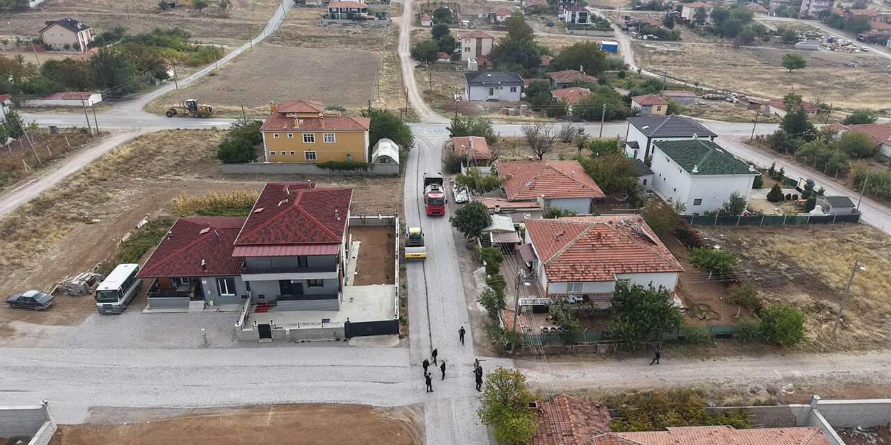 İki mahallede yol seferberliği! Başkan Önal sahaya indi