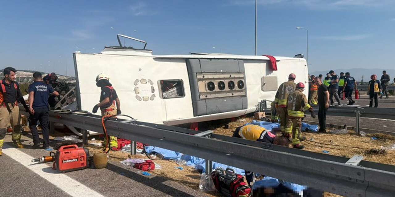 Manisa’nın Akhisar ilçesinde feci kaza: 11 kişi hayatını kaybetti, 37 kişi yaralandı