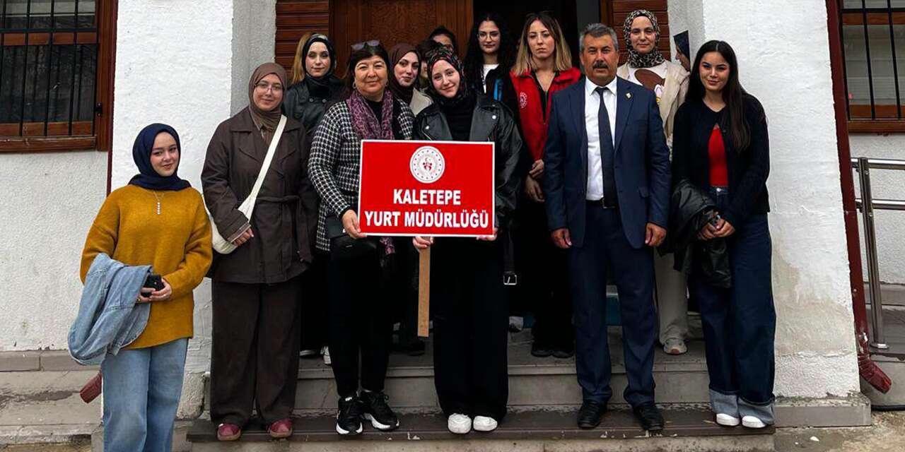 Kırıkkale'de üniversiteli gençlerden anlamlı ziyaret! Hatice teyzeye gönül köprüsü