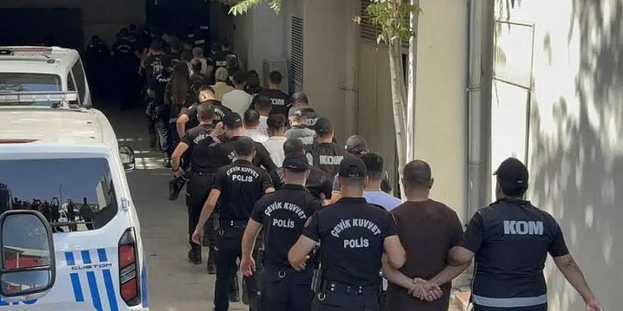Ülke genelinde aranması bulunan 912 kişi yakalandı