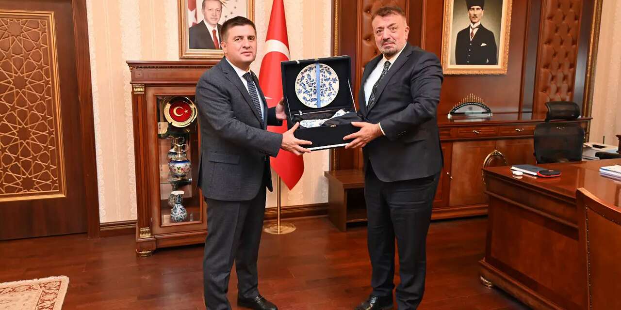 Yeniden başkan seçilen Turan Zeki, baro yönetimiyle Valilikte