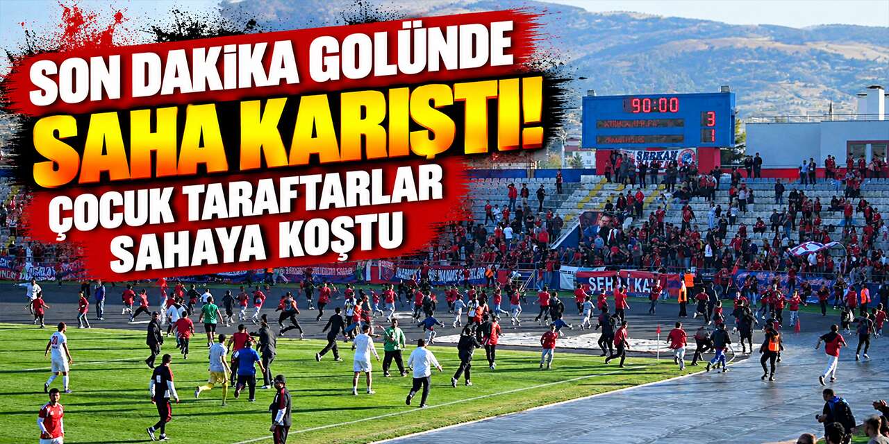 Son dakika golünde saha karıştı: Çocuk taraftarlar maç devam ederken futbolculara koştu