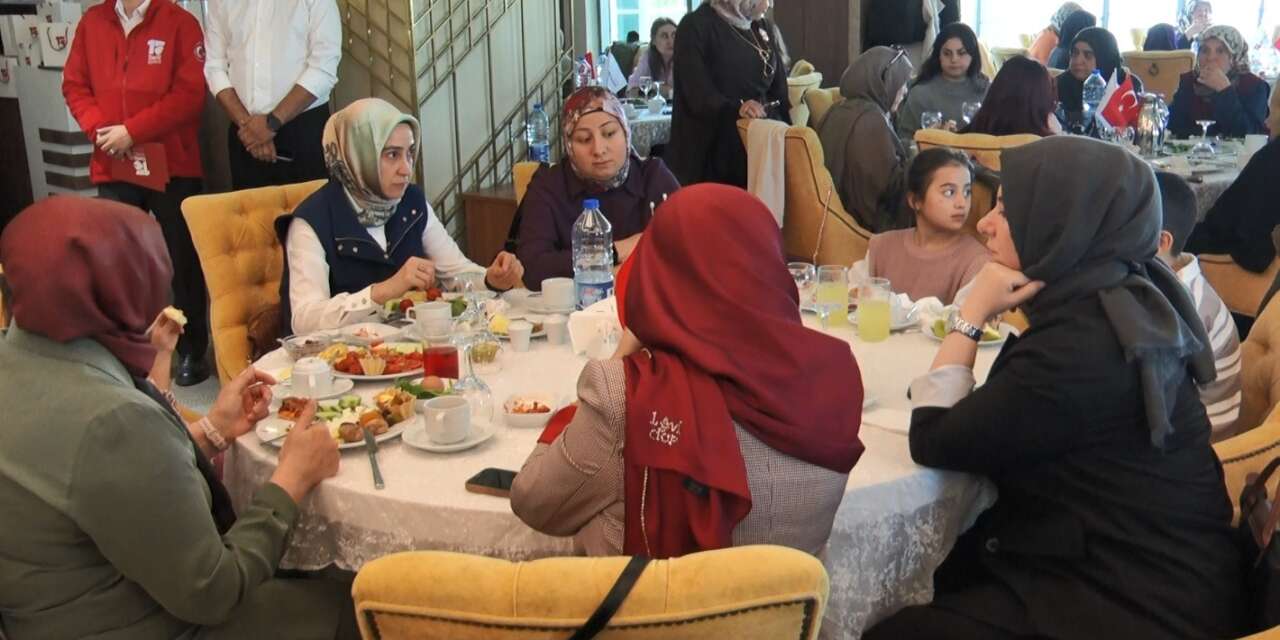 15 Temmuz şehitlerinin eşleri Ankara’da bir araya geldi