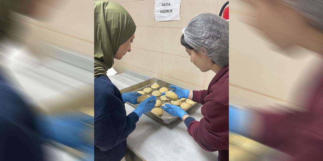 Yurt mutfağından aile sofralarına! Öğrencilerden el emeği destek