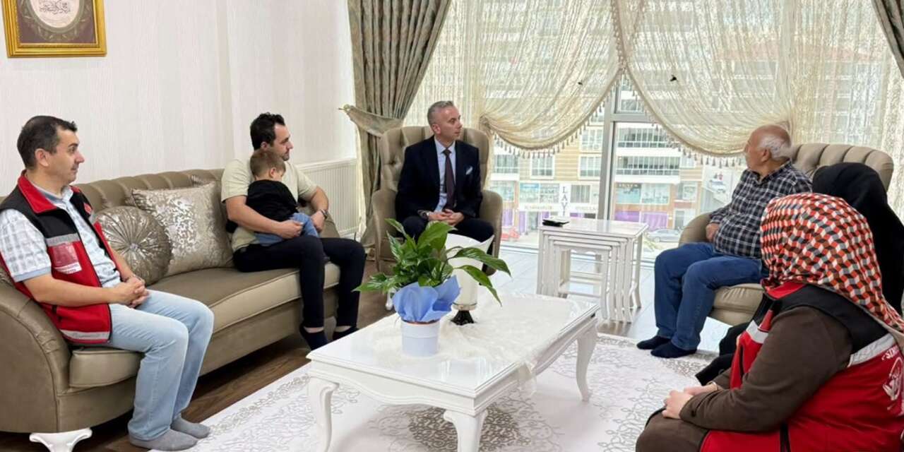Şehit Hakan Yorulmaz ve Erdal Karagöz’ün ailelerine ziyaret