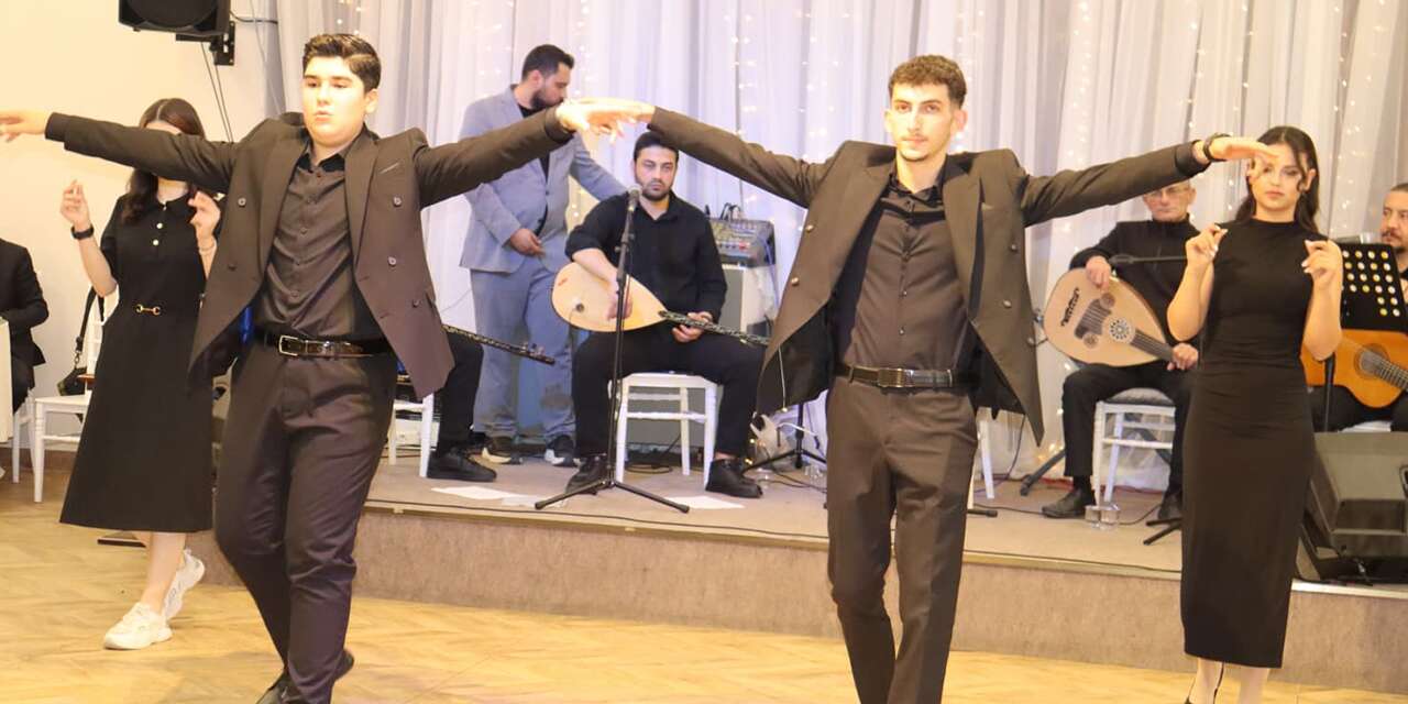 Türkü, şiir ve zeybekle Cumhuriyet kutlaması