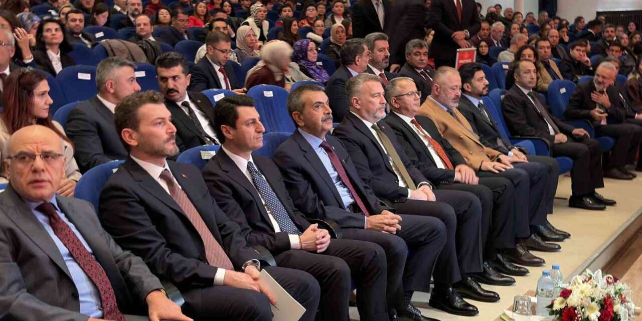 Bakan Tekin: "EBA’yı dünyanın en büyük eğitim içerik portallarından bir tanesi olmak üzere kurguladık"