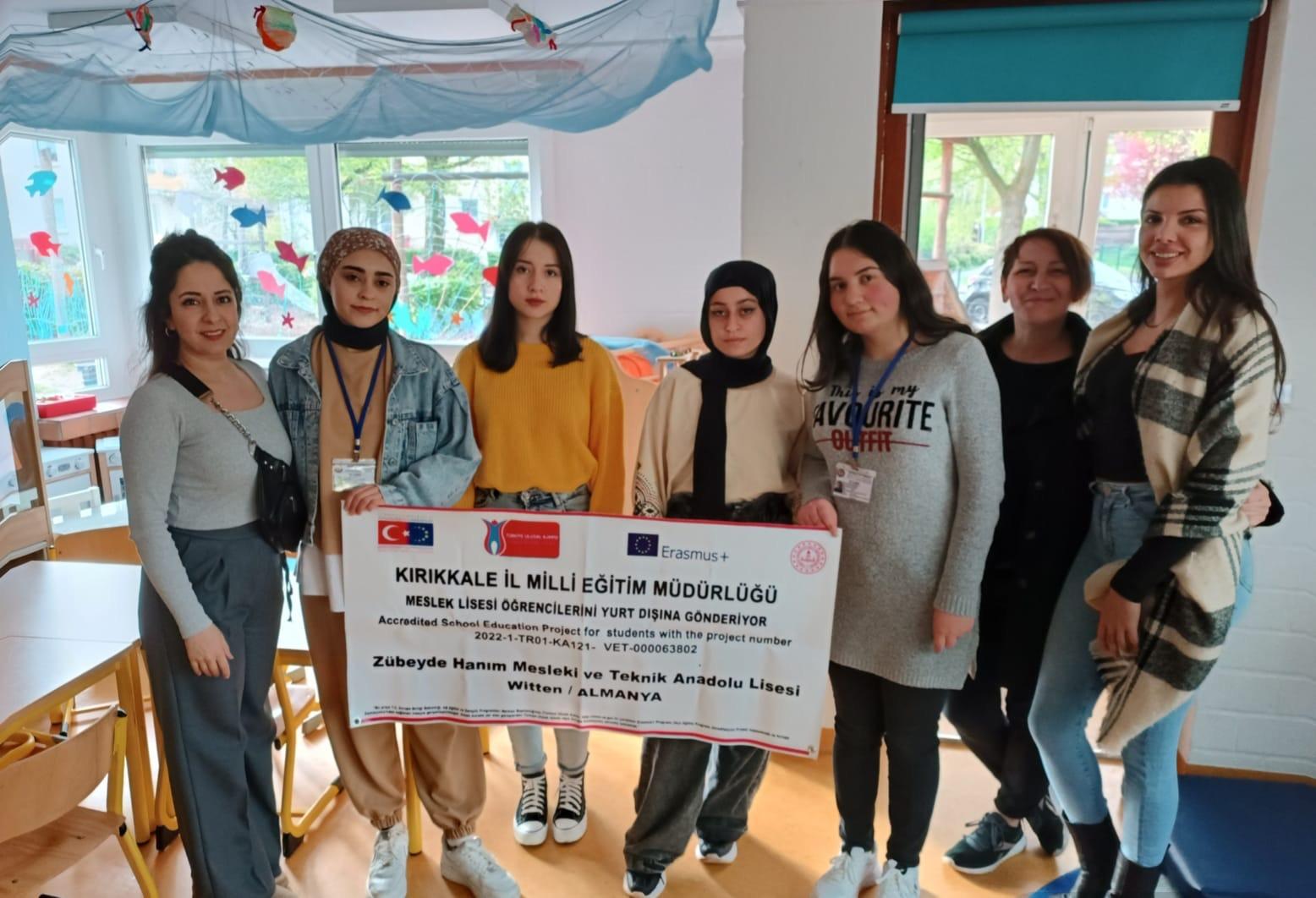 Öğrenciler yurt dışı staj eğitimi alıyor