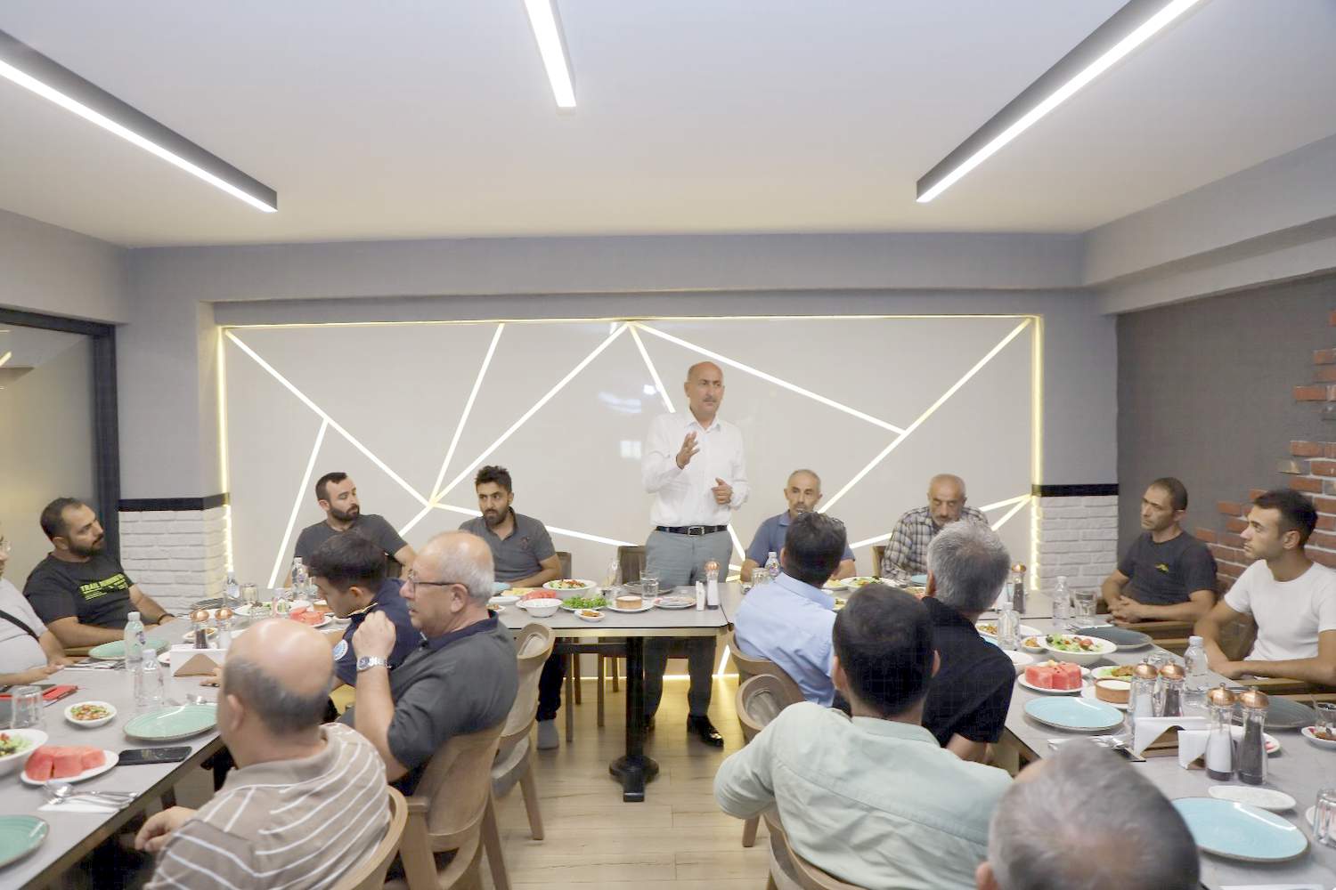 Türkyılmaz, Apartman Görevlileri İle Bir Araya Geldi