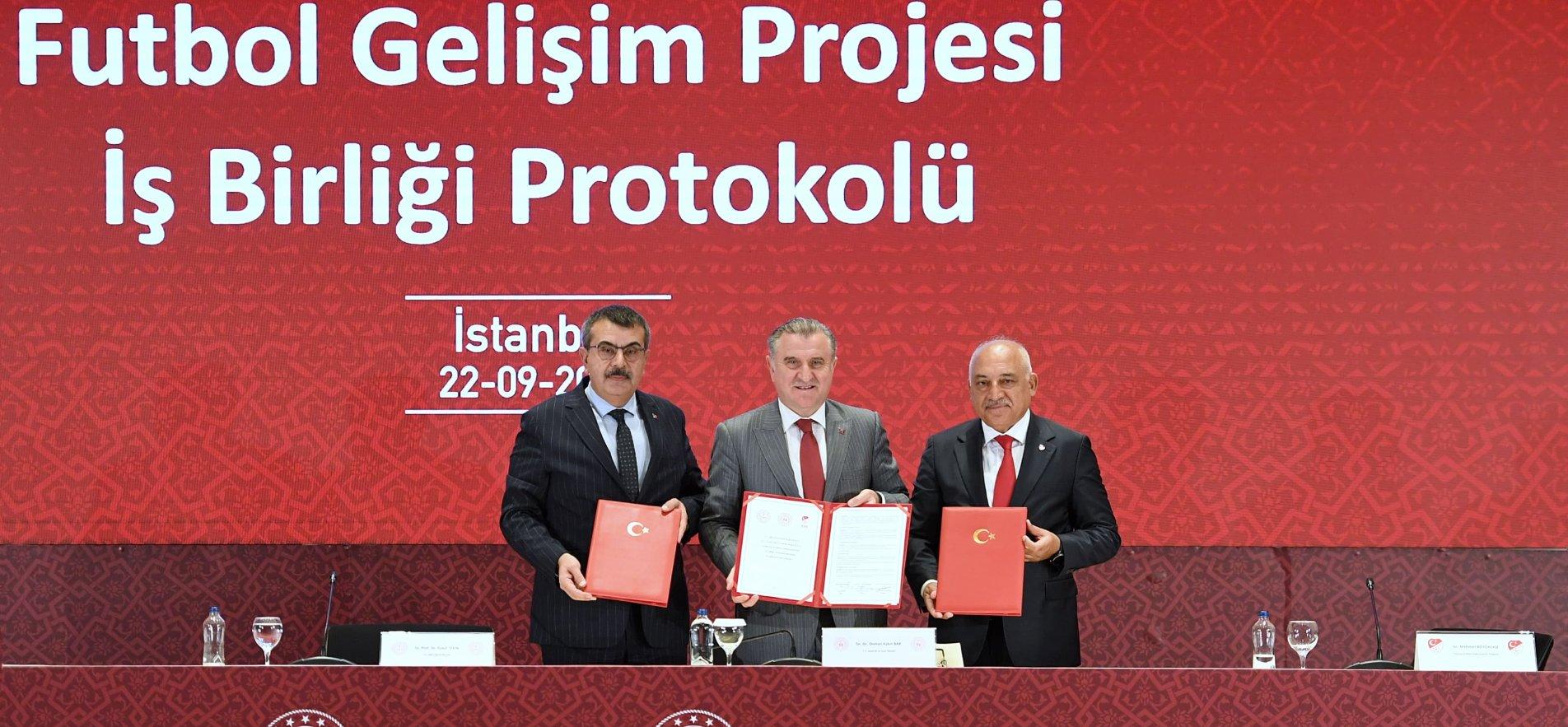 Millî Eğitim Ve Gençlik Ve Spor Bakanlıkları İle Türkiye Futbol Federasyonu Futbol Gelişim Projesi İçin İş Birliği Yaptı