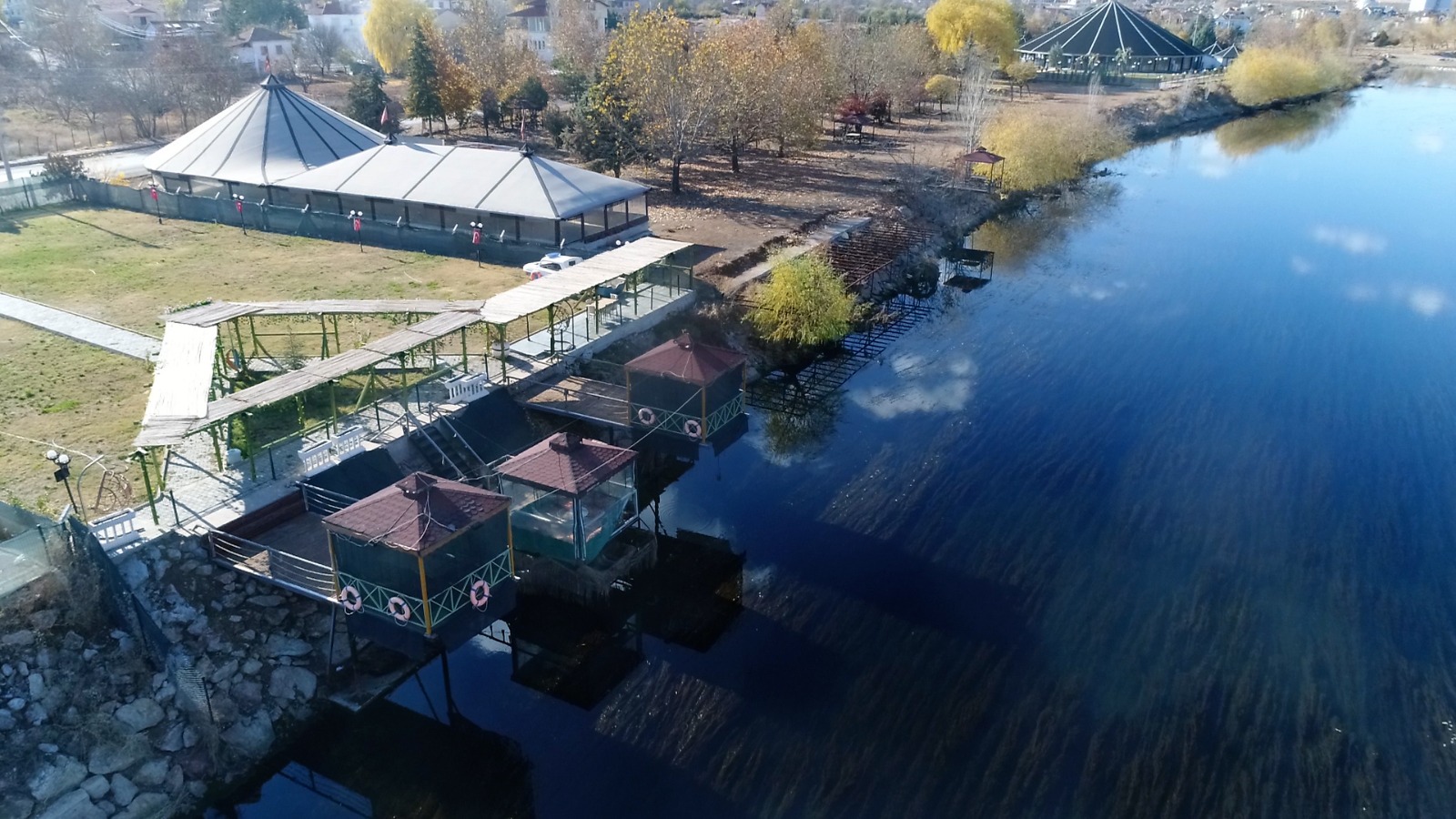 Irmak Kenarı Tam Bir Mesire Alanı Oldu