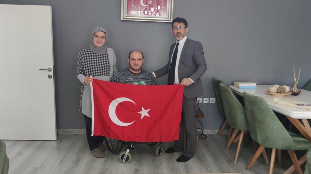 ÖZDEMİR’DEN DUYGUSAL ZİYARET
