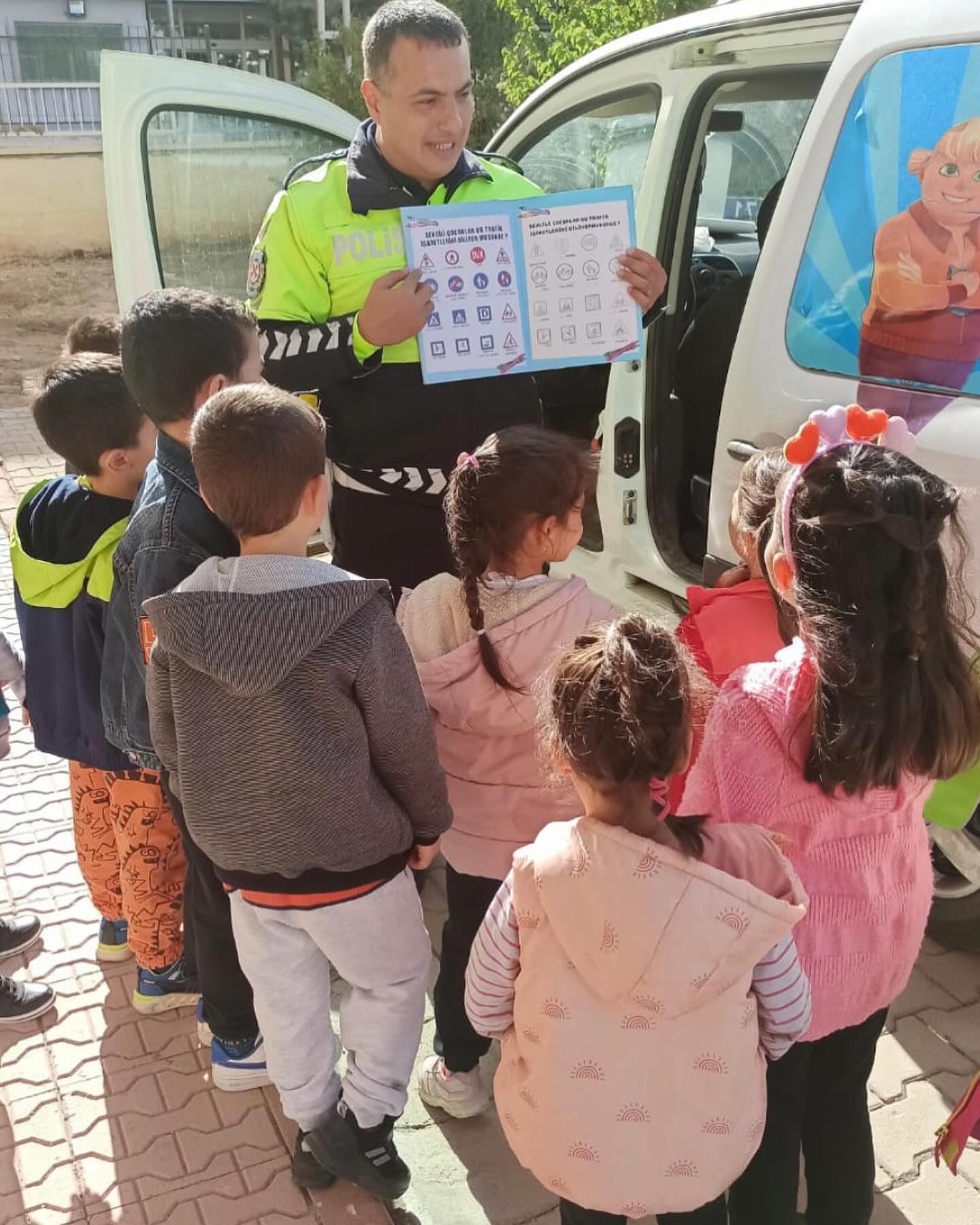 MİNİK ÖĞRENCİLERE TRAFİK EĞİTİMİ