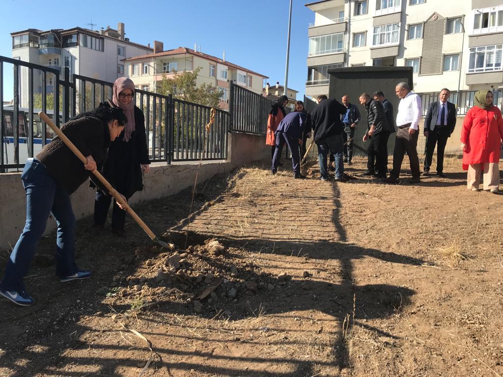 DÜNYA KOAH GÜNÜ'NDE FİDAN DİKTİLER