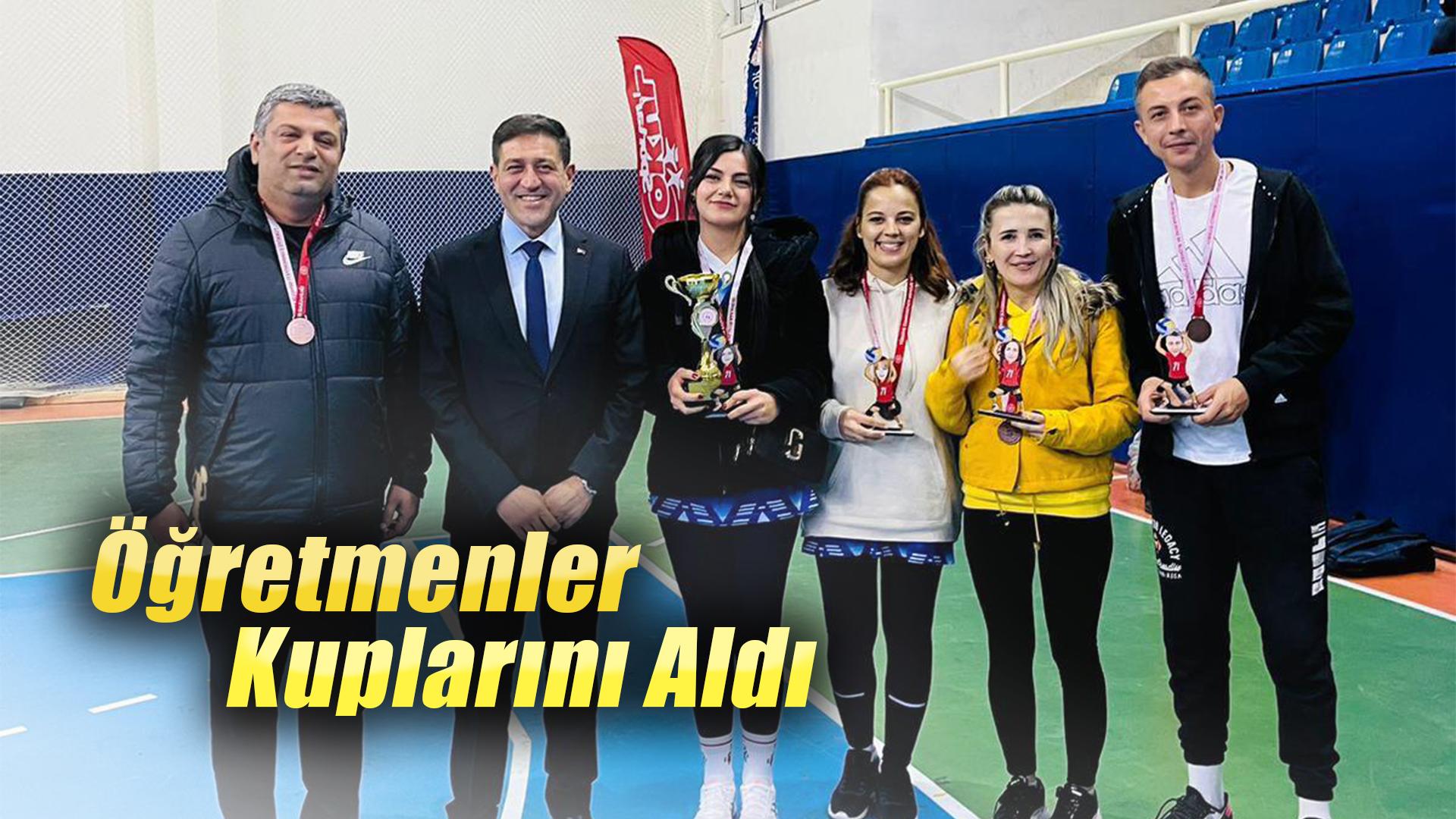 Öğretmenler Kuplarını Aldı