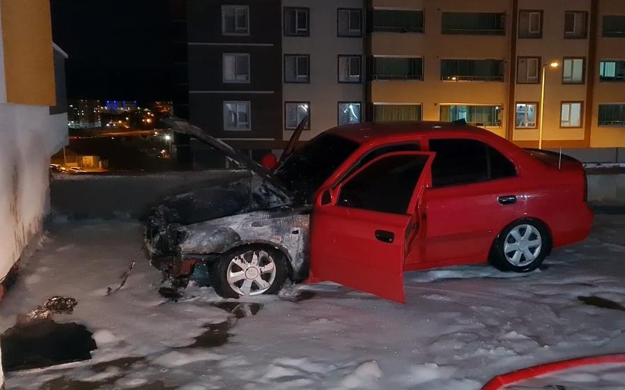 Park Halindeki Otomobilde Korkutan Yangın