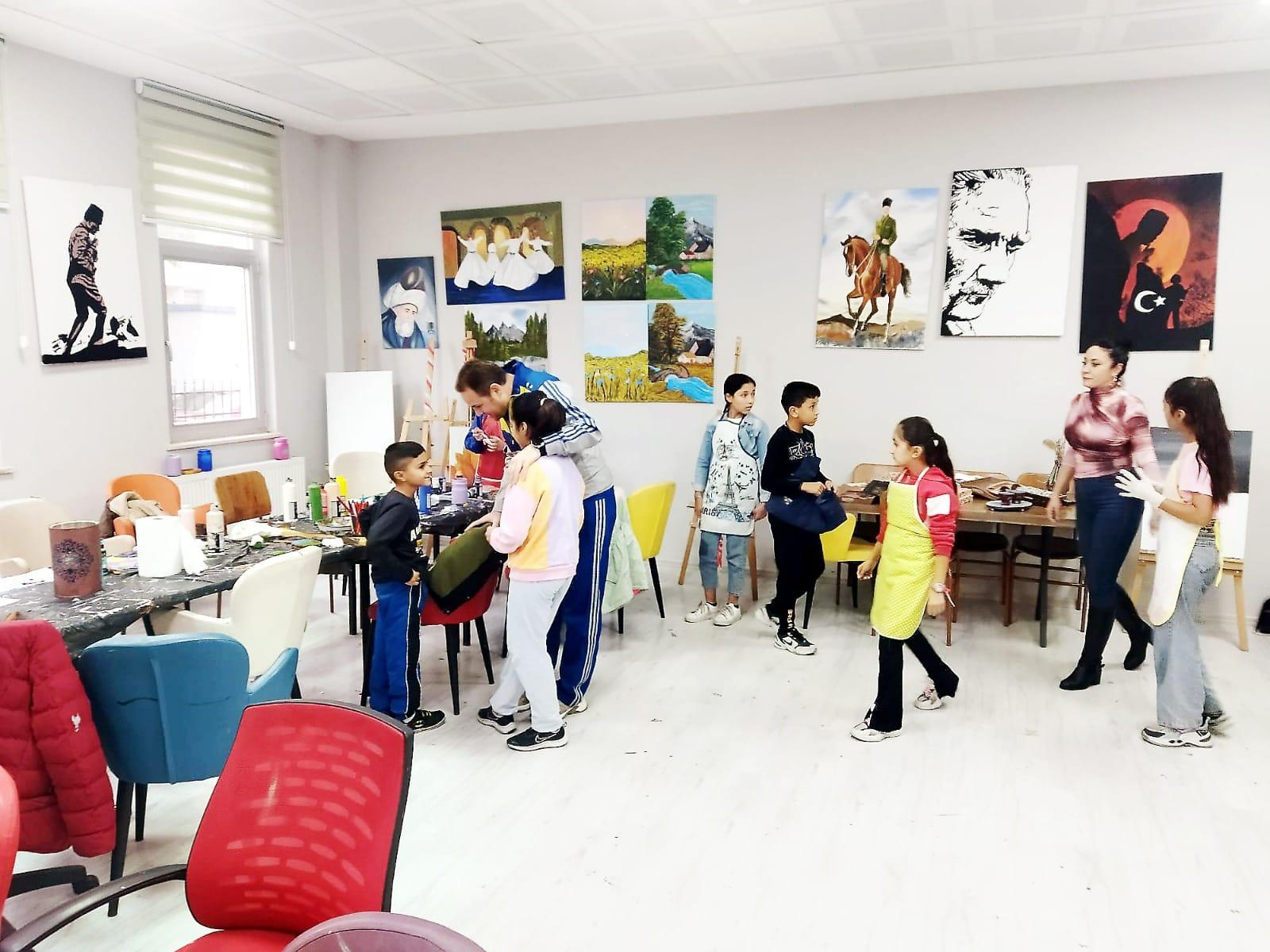 İl Müdürü Güneş Öğrencilerle Boyama Yaptı