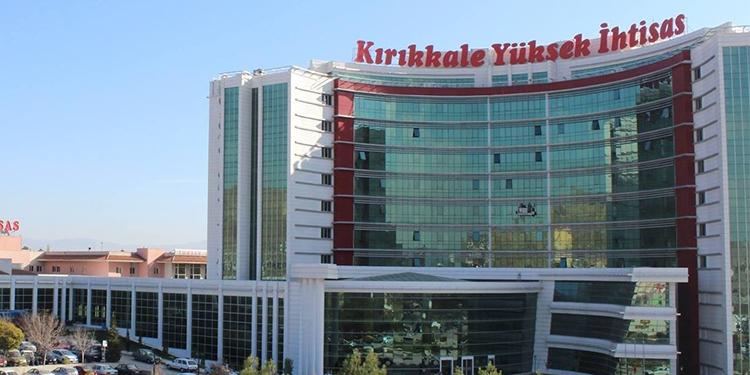 Sağlık çalışanlarına muayene önceliği verilmeli