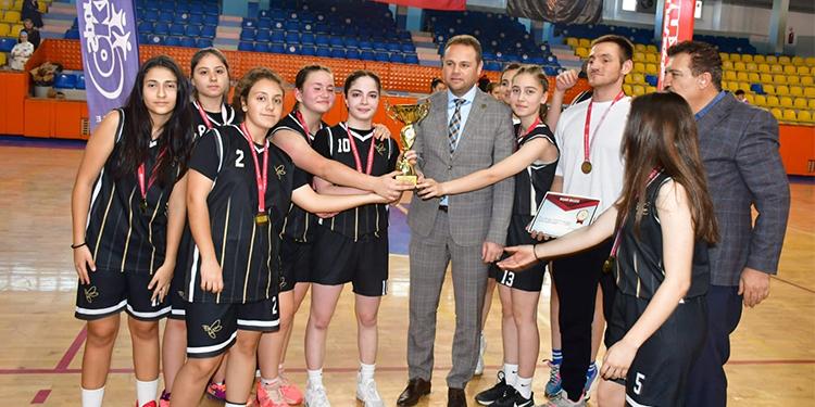 Potanın şampiyon kızlarına ödül