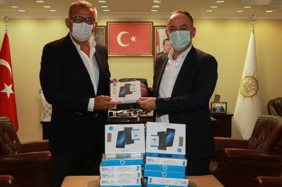 Uzelli'den Tablet Bağışı