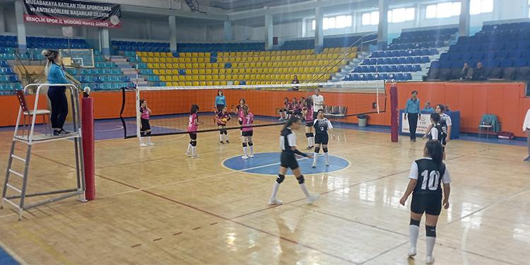 Kırıkkale’de, Yıldız Kızlar Voleybol müsabakaları başladı