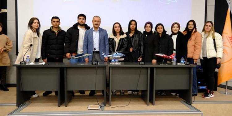 Rektör Aslan, Öğrencilerle buluştu