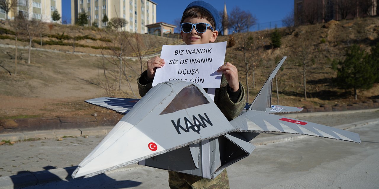 TEKNOFEST’te gördü Milli muharip uçağı KAAN'ın maketini yaptı