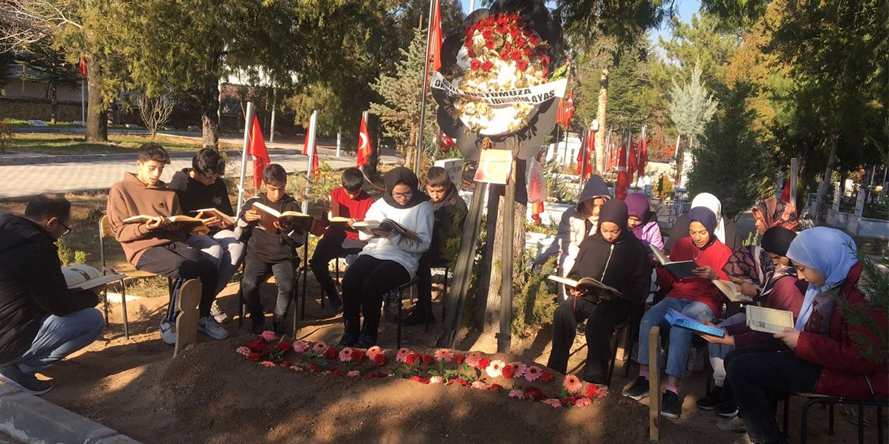 Kırıkkaleli çocuklar Şehit Yılmaz’ın kabri başında dua etti