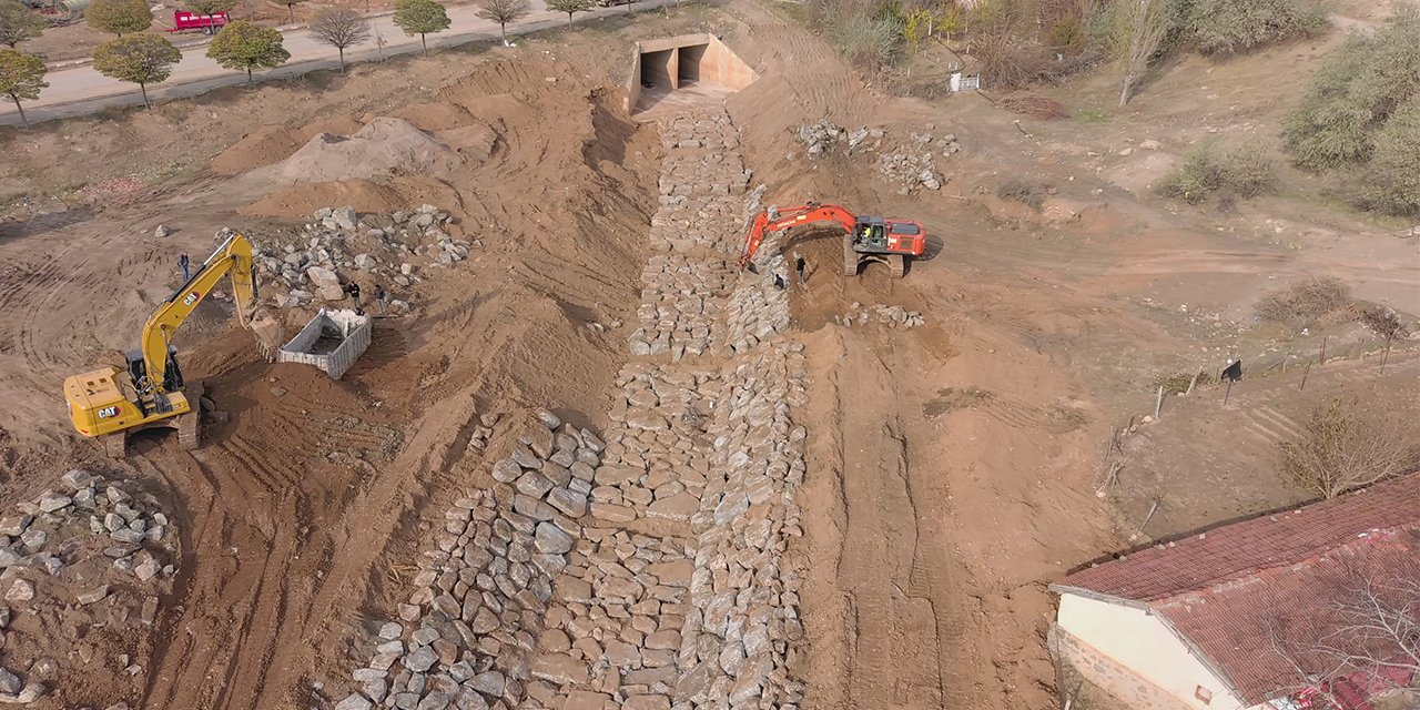 Karakeçili'de dere ıslah çalışmasında sona yaklaşıldı
