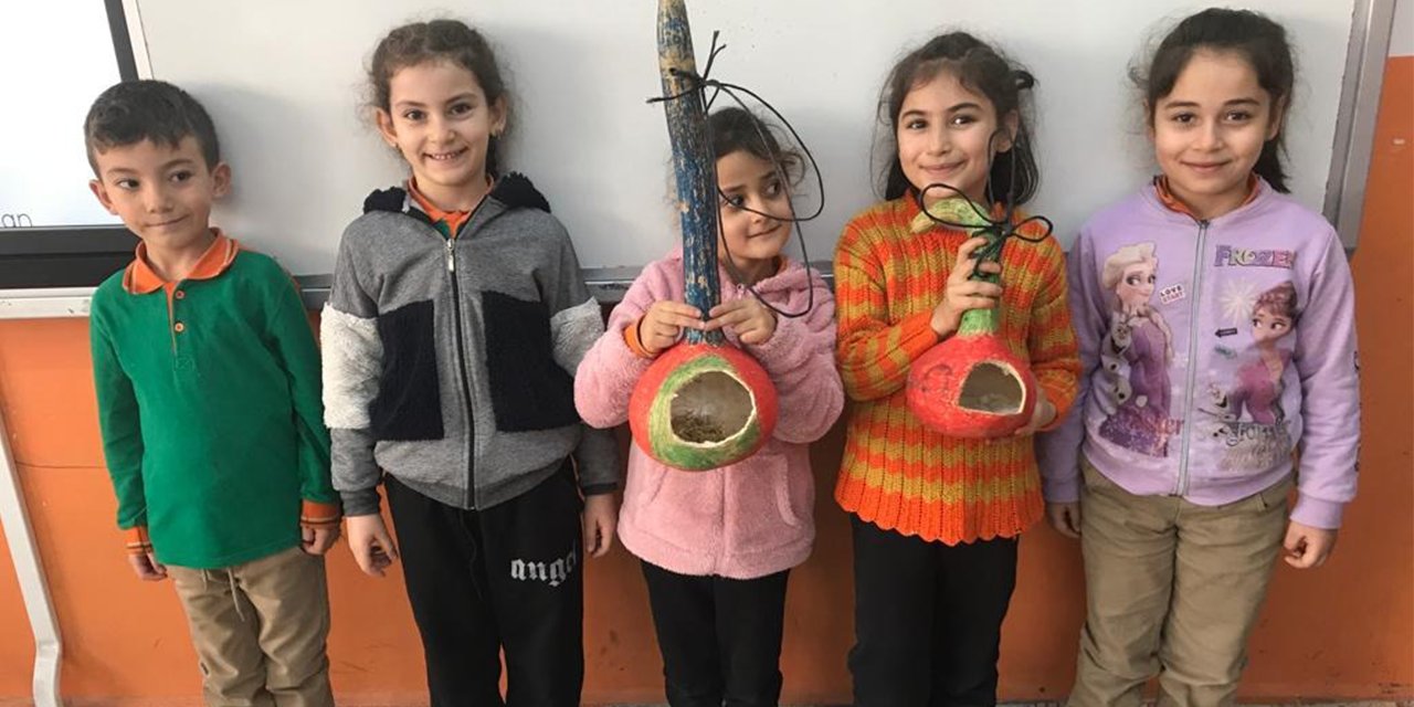 Öğrenciler su kabağından kuşlar için yuva yaptı