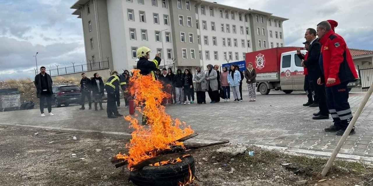 Kız öğrenci yurdunda yangın tatbikatı