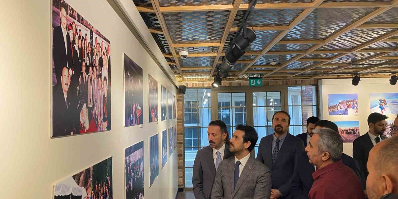 Tarihe tanıklık eden gazetecilerin çalışma anları sergilendi