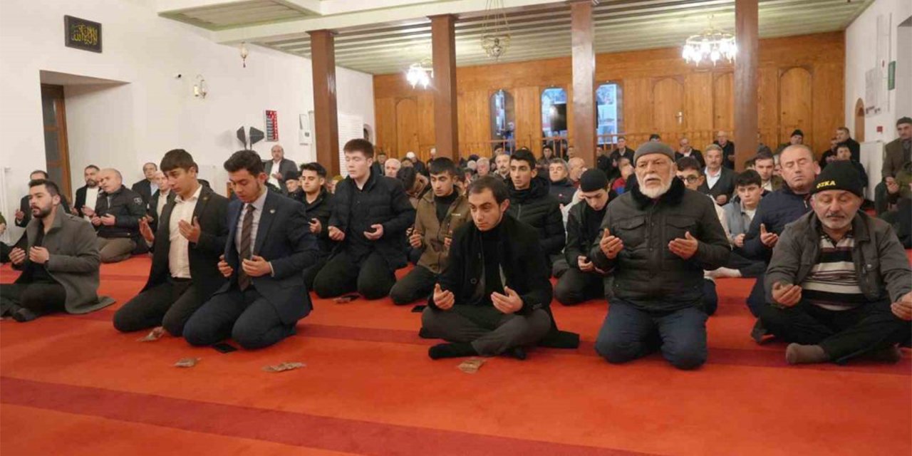 Çocukluklarından beri hiç ayrılmayan ikiz kardeşleri, askerlikte de ayıramadı