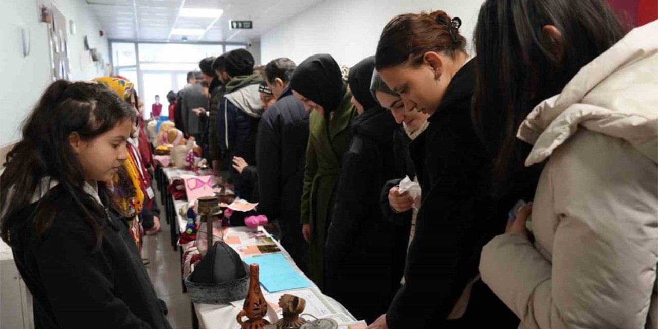 Öğrencilerin eski eşyaları sergisi tarihe yolculuk yaptırdı