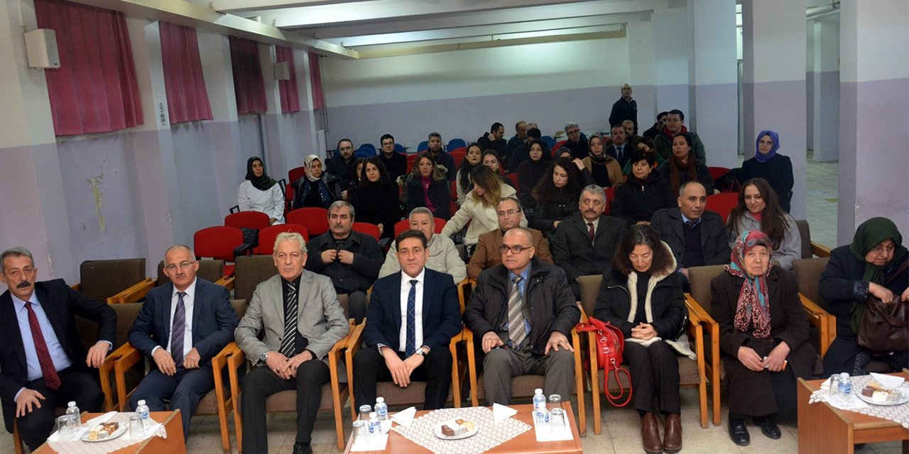 Türkçe öğretmeni için anma programı düzenlendi