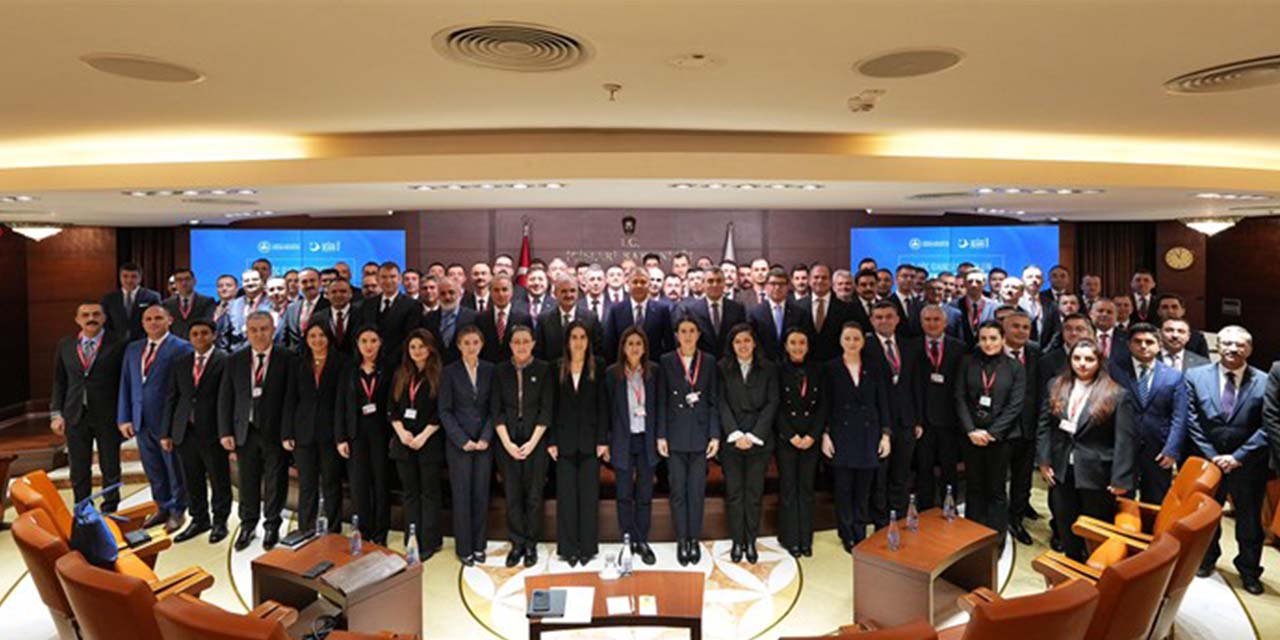 Bakan Yerlikaya ,81 İlin Göç İdaresi Müdürleriyle buluştu