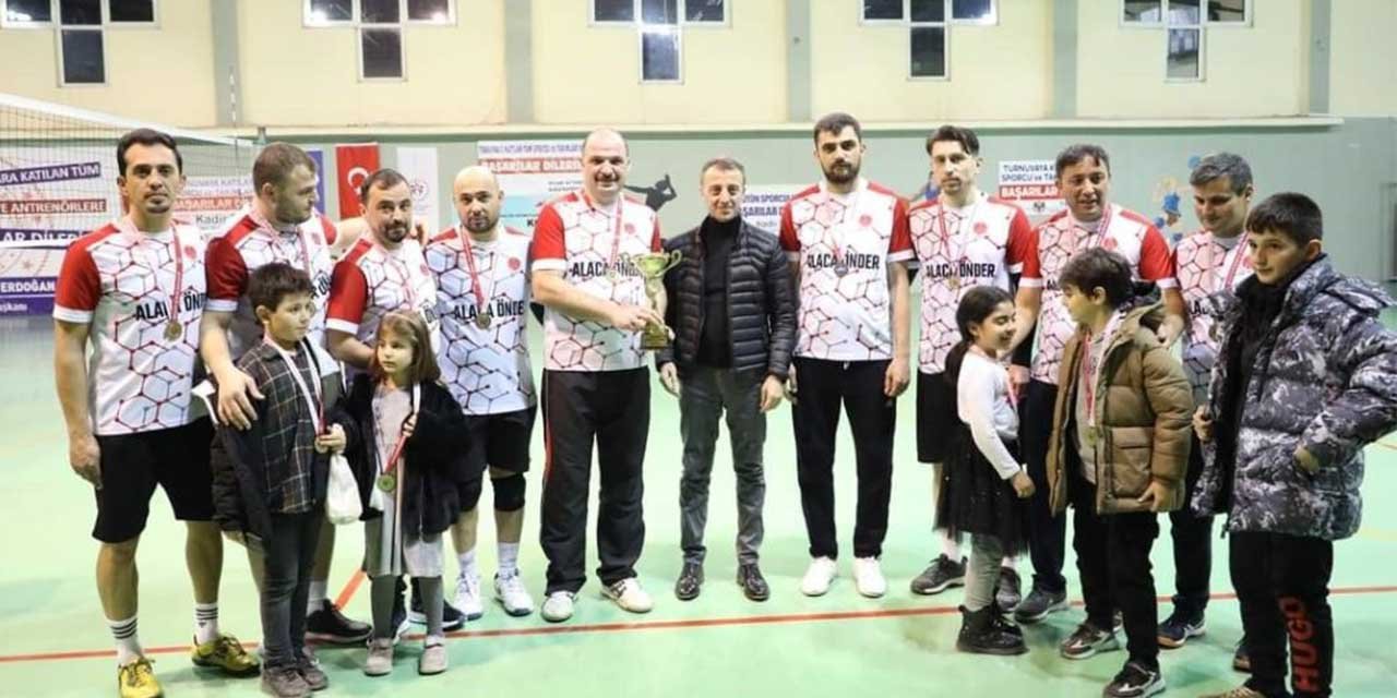 Voleybol turnuvasında şampiyonluk kupasını Alaca Önder aldı