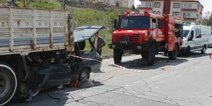 Feci kazada anne öldü, oğlu ağır yaralandı