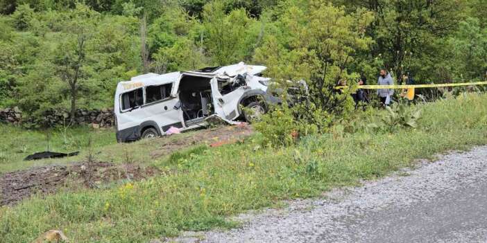 Öğrenci servisi şarampole uçtu: 3 ölü, 7 yaralı