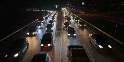 Ara tatil bitti, tatilcilerin dönüş yolculuğu başladı: 43 ilin geçiş noktasında trafik yoğunluğu arttı