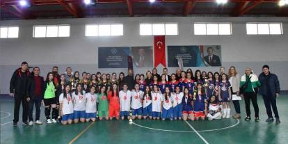 Kızlar Futsal turnuvası tamamlandı
