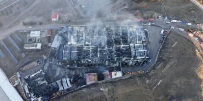 Alev alev yanan kimya fabrikasının son hali havadan görüntülendi